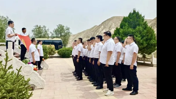 自2020年5月成立以來(lái)，四公司黨支部不斷將紅色引擎的驅(qū)動(dòng)力深度融入生產(chǎn)經(jīng)營(yíng)工作全鏈條，推動(dòng)各項(xiàng)工作持續(xù)向好、節(jié)節(jié)攀升，成為推動(dòng)企業(yè)高質(zhì)量發(fā)展的堅(jiān)強(qiáng)戰(zhàn)斗堡壘。筑牢思想根基強(qiáng)化政治引領(lǐng)四公司黨支部始終把